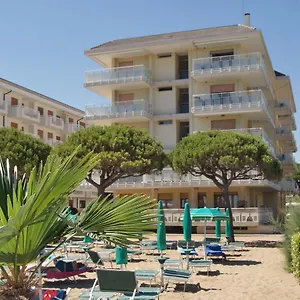 Diplomatic-residence Fronte Mare-piazza Torino-lido Di Apartment